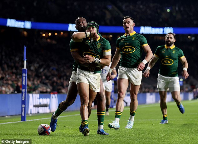 92148599-14091105-World_champions_South_Africa_beat_England_in_an_epic_Test_match_-a-1_1731803532520.jpeg