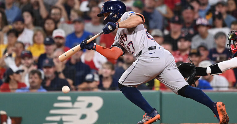altuve-bunt.jpg