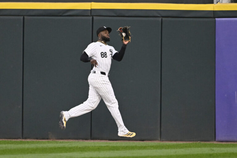 luis-robert-jr-chicago-white-sox-1024x683.jpg