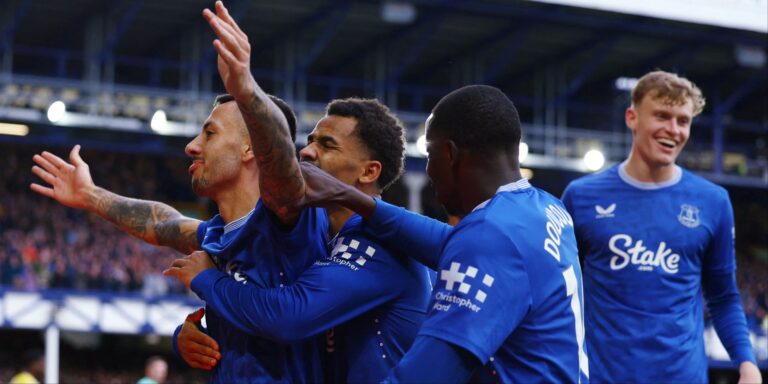 mcneil-branthwaite-doucoure-everton.jpg