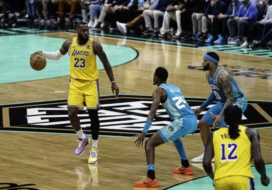2-5-24-LeBron-James-2-scaled-e1707671675755-560x392.jpg