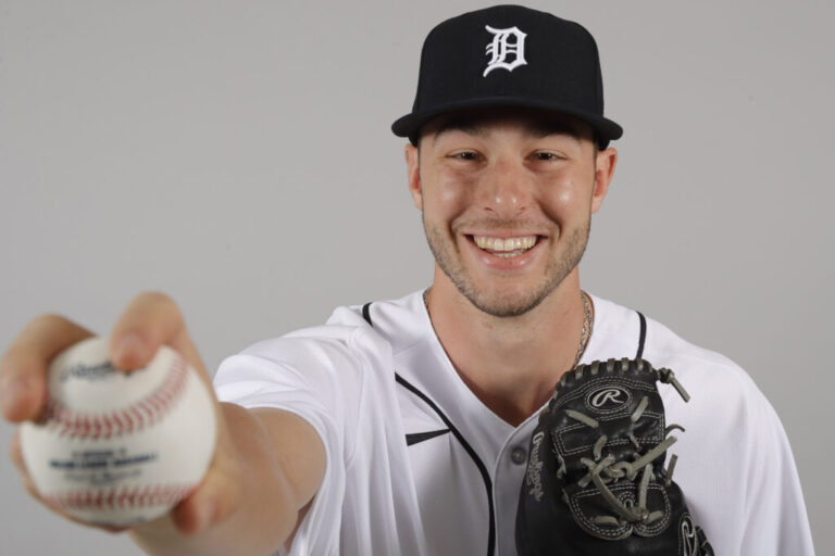 Brendan_White_Tigers-1024x683.jpg