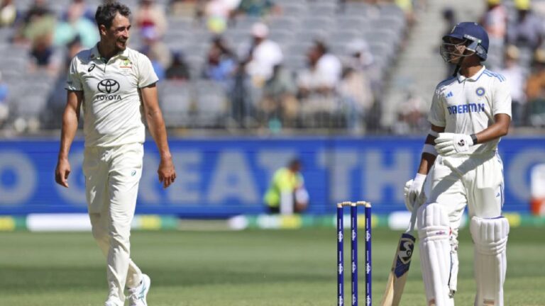 Mitchell-Starc-Yashasvi-Jaiswal.jpg