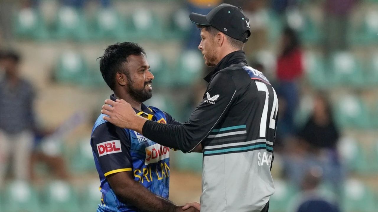 Sri-Lanka-s-Charith-Asalanka-and-New-Zealand-s-Mitchell-Santner.jpg