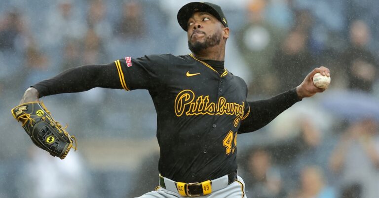 aroldis-chapman-signs-with-red-sox.jpg