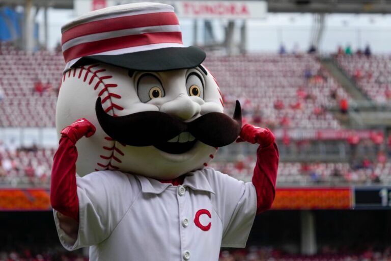 cincinnati-reds-mascot-redlegs-1024x683.jpg