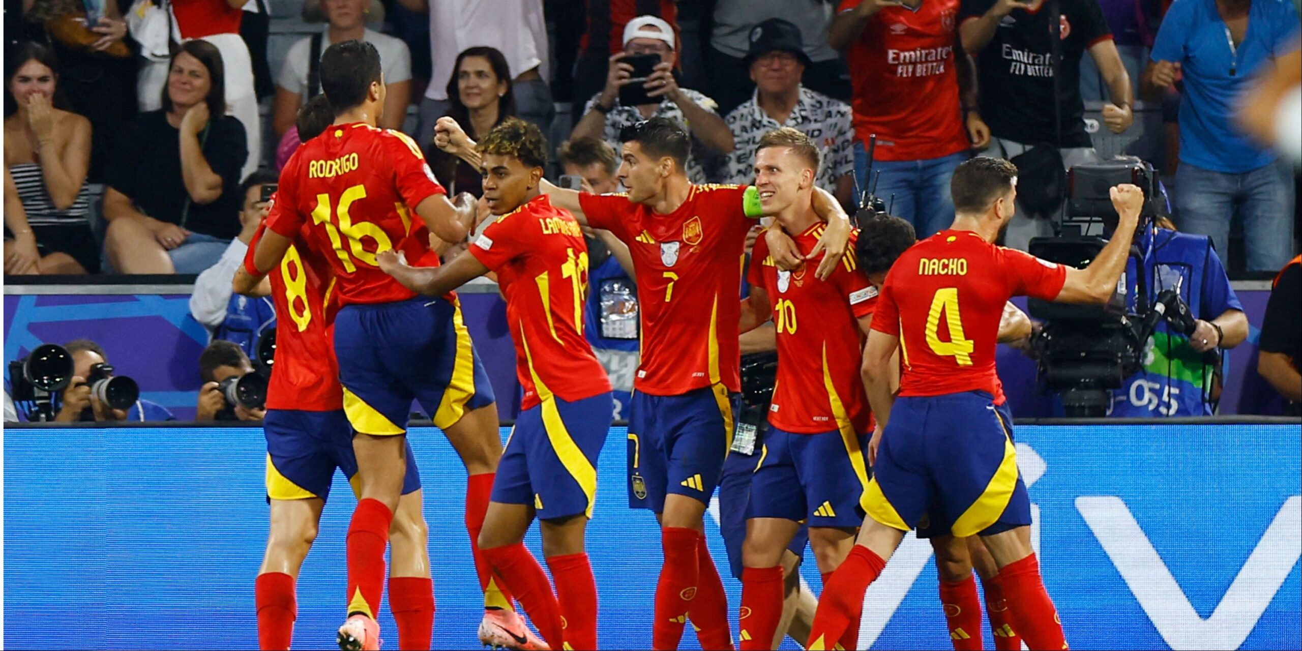dani-olmo-morata-yamal-spain.jpg