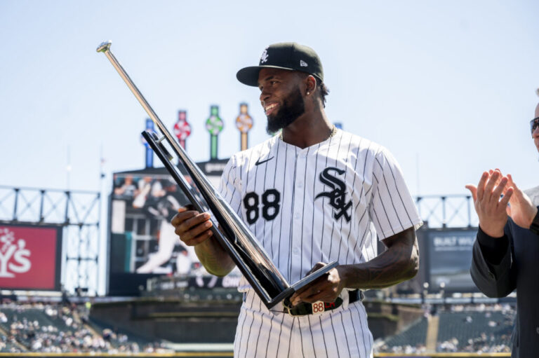 luis-robert-whitesox-1024x681.jpg