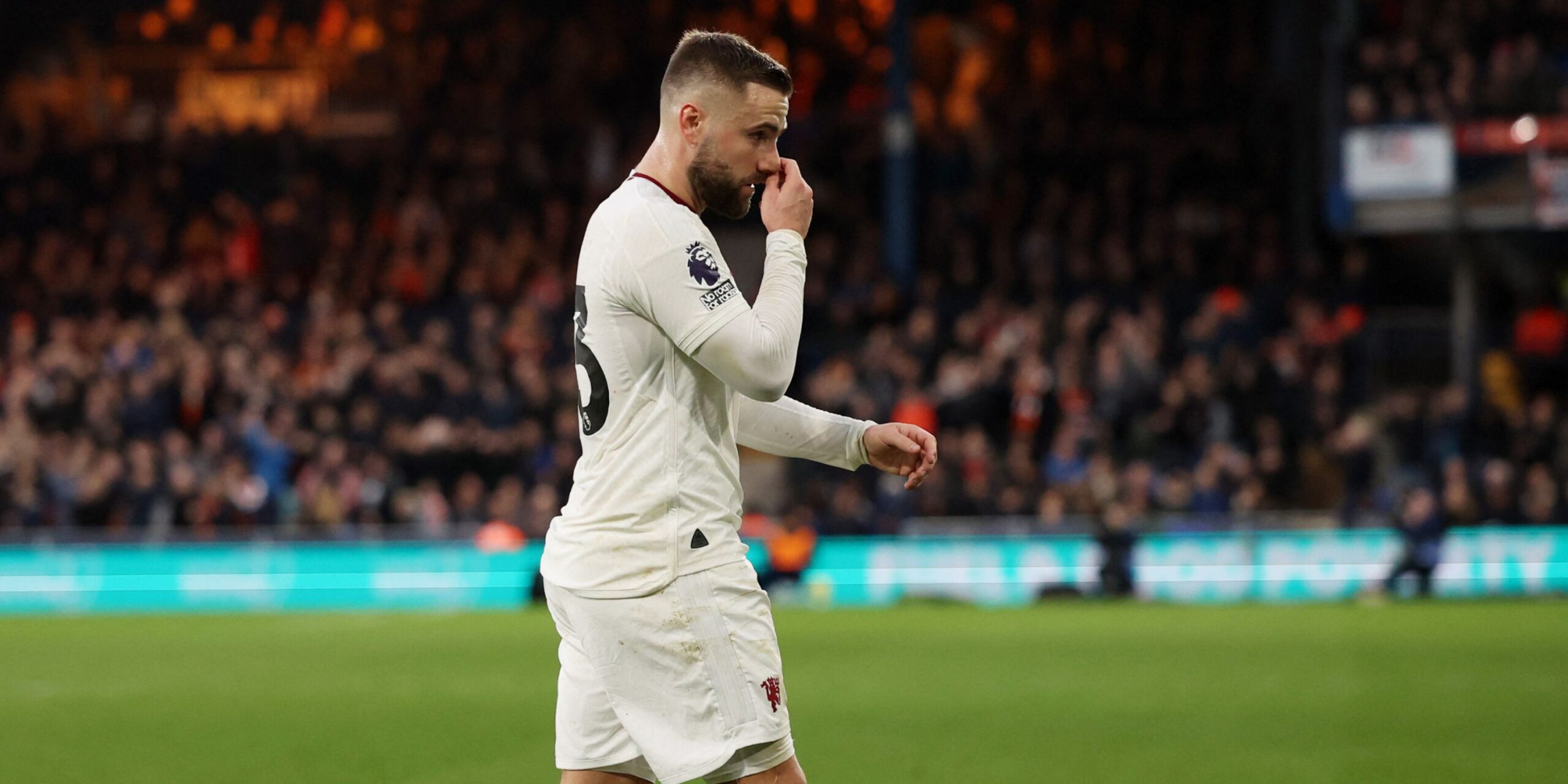 shaw-man-united-fernandez.jpg