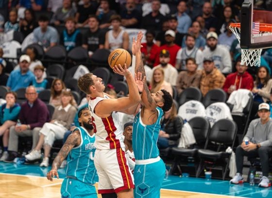@unknownvision_PeterBaba_10-26-24_Hornets4-min-e1731312357713-560x408.jpg