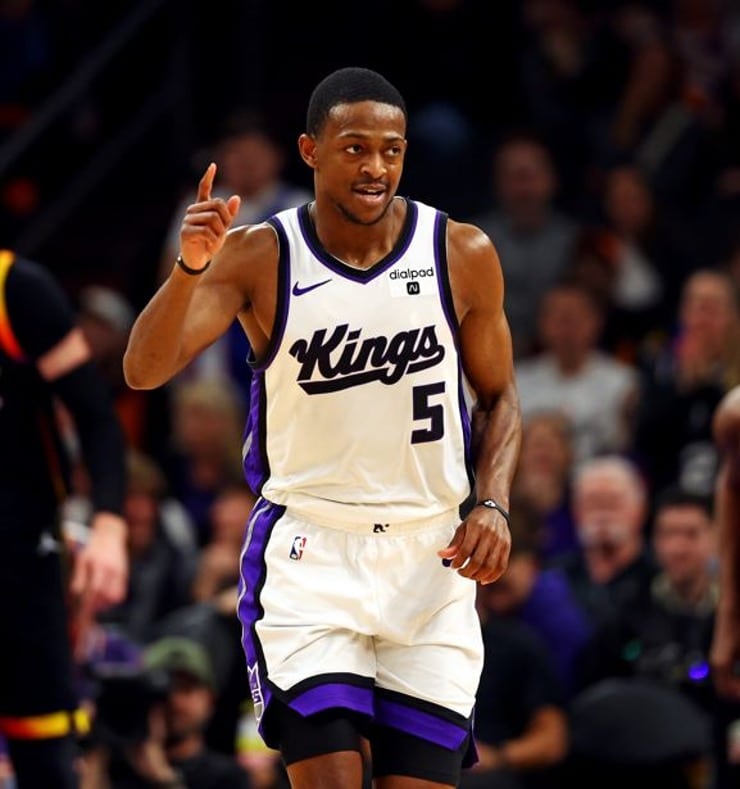 Kings-DeAaron-Fox-passes-Chris-Webber-for-7th-most-steals-in-franchise-history.jpg