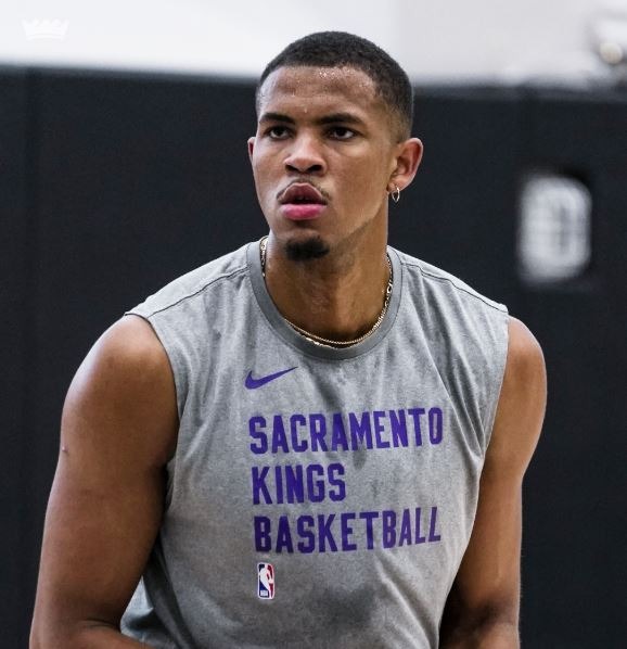 Kings-Waive-Veteran-Center-Orlando-Robinson.jpg