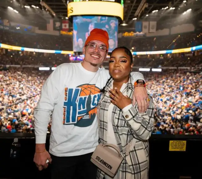 Knicks-Fan-Proposes-to-Girlfriend-at-Thunder-Game-in-OKC.jpg