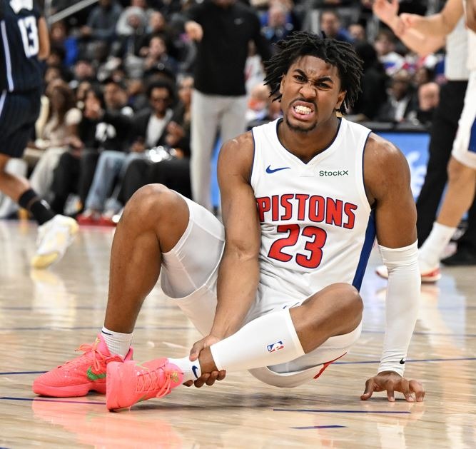 Pistons-Jaden-Ivey-Out-For-The-Season-After-Breaking-Fibula-in-Left-Leg.jpg