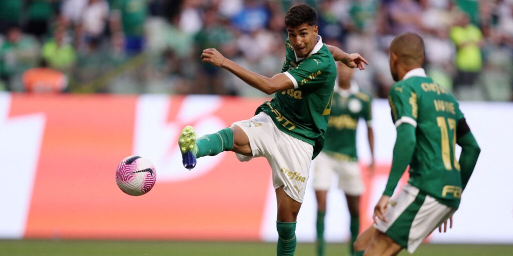 palmeiras-vitor-reis-in-action.JPG
