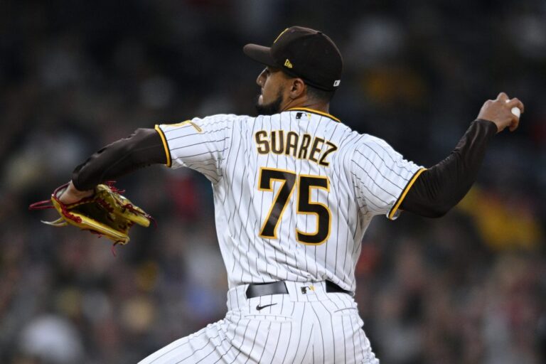 robertsuarez-padres-1024x683.jpg