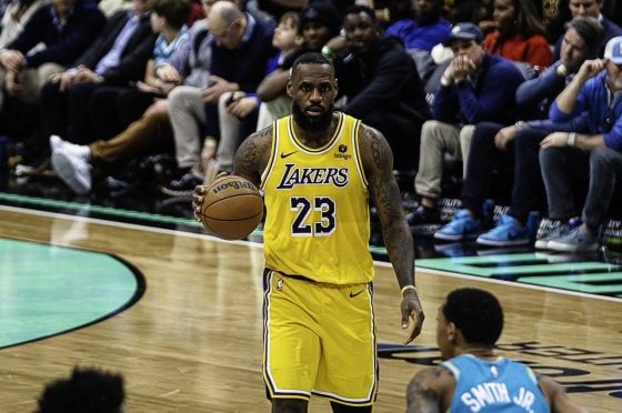 2-5-24-LeBron-James-3-scaled-e1738591911406-560x372.jpg