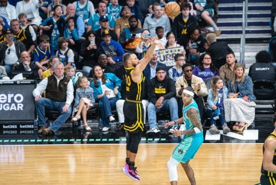 @unknownvision_-Hornets-vs-Warriors-_-3-29-24-curry-17-560x376.jpg