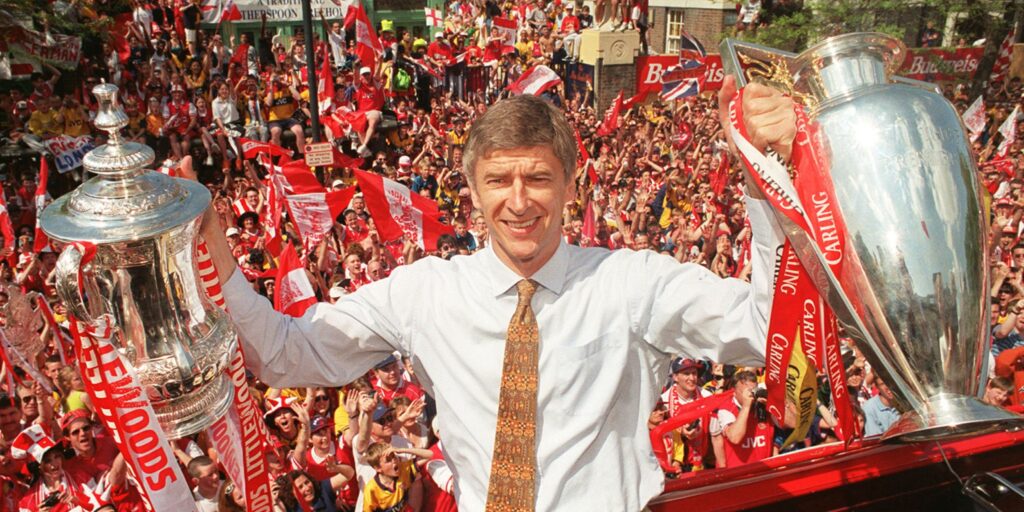 arsene-wenger-arsenal-premier-league-trophy.jpg