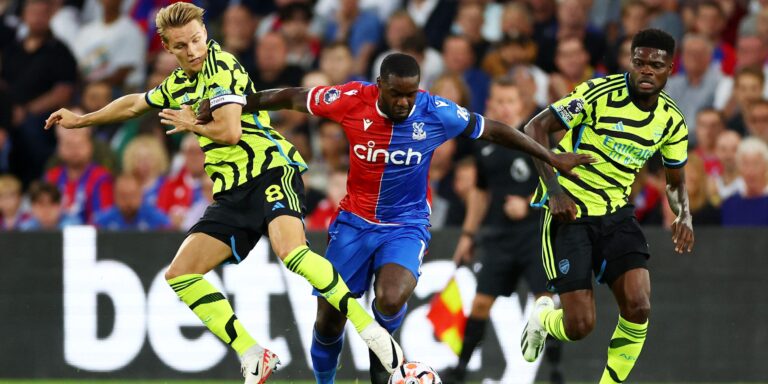 crystal-palace-s-jeffrey-schlupp-in-action-with-arsenal-s-martin-odegaard-and-thomas-partey.JPG