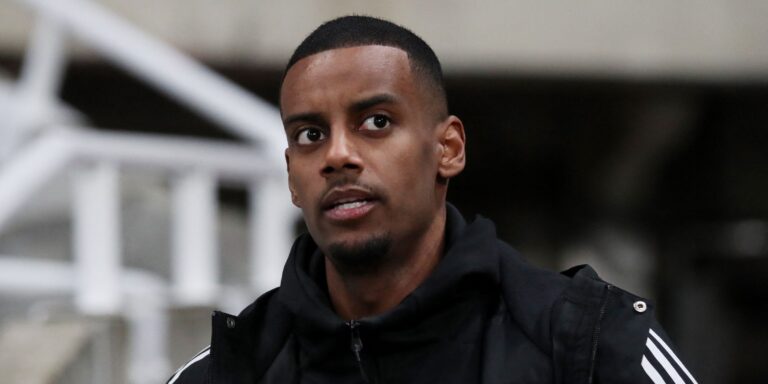 newcastle-united-s-alexander-isak-arrives-at-the-stadium-before-the-match.JPG