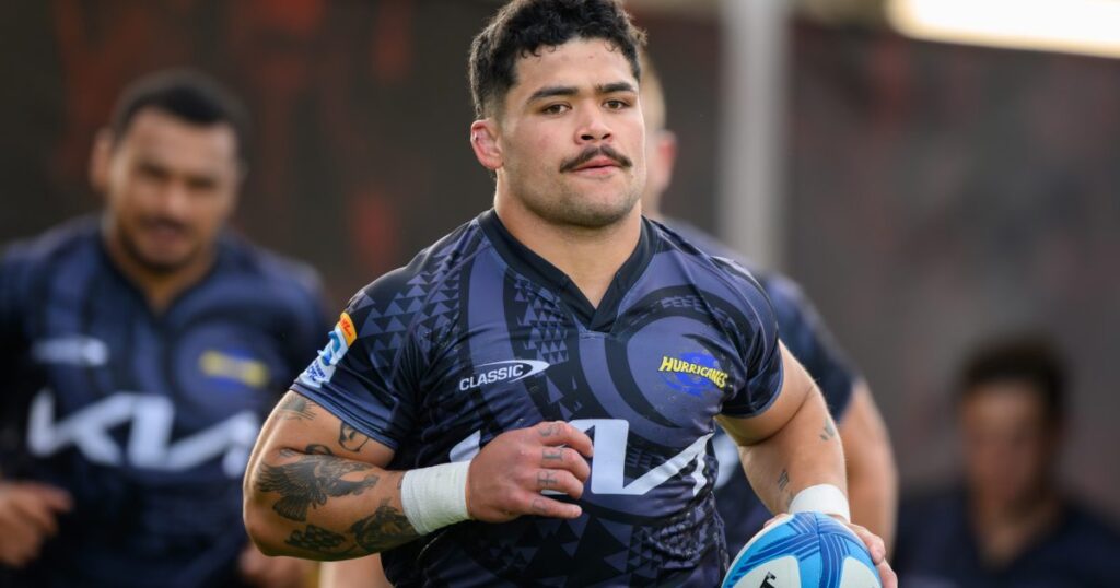 DuPlessis-Kirifi-Hurricanes-vs-Crusaders-2025-1200x630.jpg