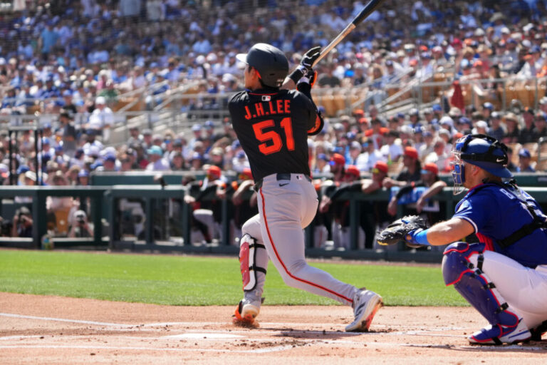 jung-hoo-lee-giants-spring-training-1024x683.jpg