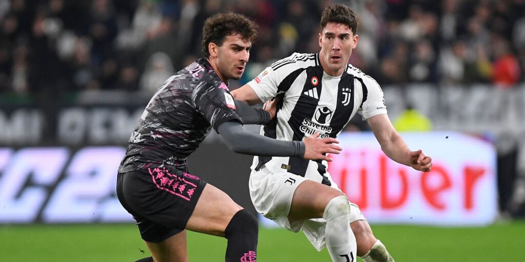 juventus-dusan-vlahovic-in-action-with-empoli-s-saba-goglichidze.JPG