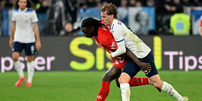 moise-kean-in-action-with-lazio-s-nicolo-rovella.JPG