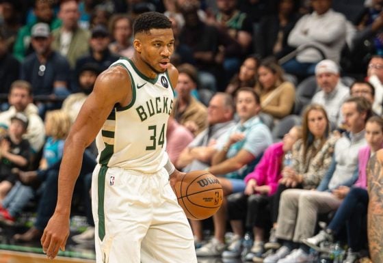 @unknownvision_PeterBaba_11-16-24_HornetsBucks3-min-scaled-e1748327514329-560x385.jpg