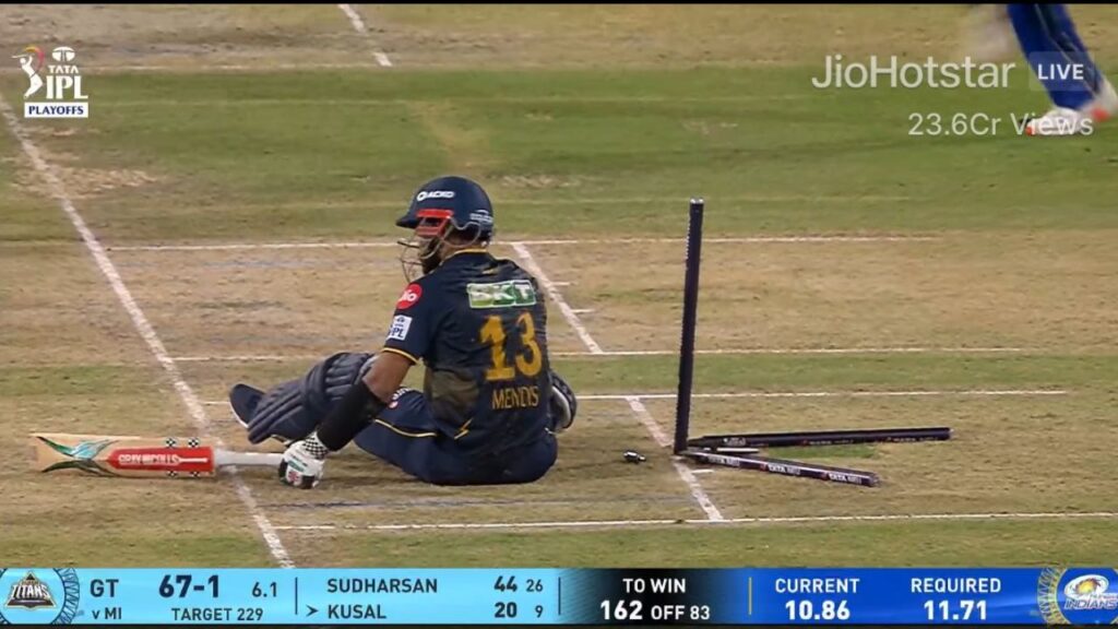 Kusal-Mendis-Hit-Wicket.jpg