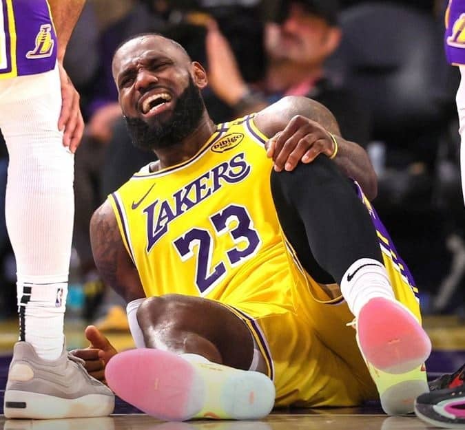 Lakers-LeBron-James-Suffered-Grade-2-MCL-Sprain-in-Game-5-Loss.jpg
