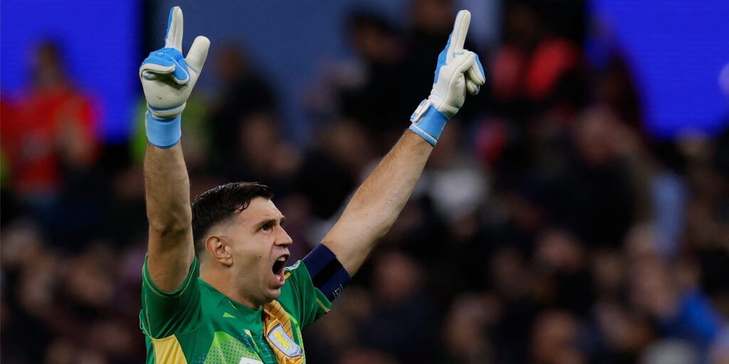 emiliano-martinez-aston-villa.jpg