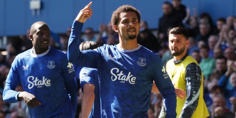 iliman-ndiaye-scores-for-everton.jpg