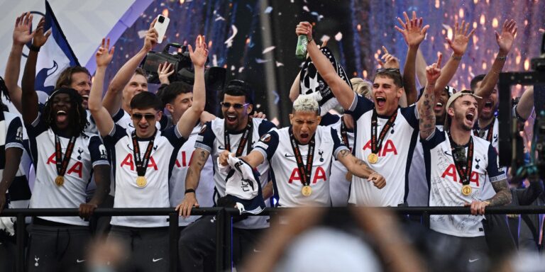 tottenham-hotspur-players-celebrate-during-the-victory-parade.JPG