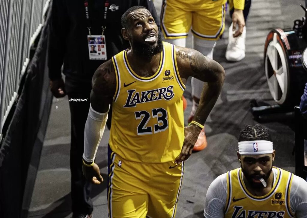 2-5-24-LeBron-James-4-scaled-e1747837445904.jpg