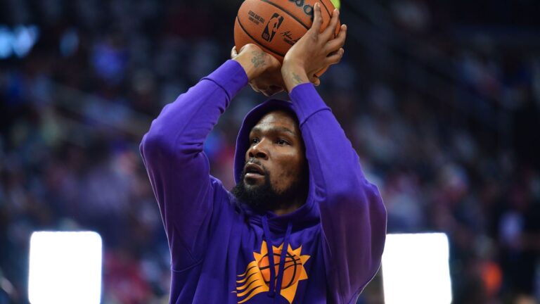 230428162142-nike-lifetime-contract-nba-durant-042023.jpg