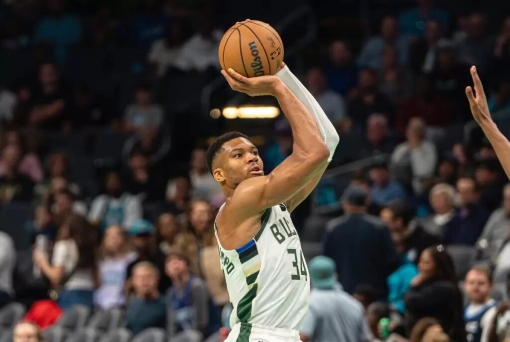 @unknownvision_PeterBaba_11-16-24_HornetsBucks4-min-scaled-e1749275501577.jpg