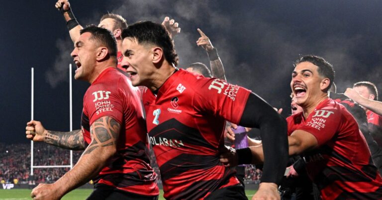 Crusaders-celebrate-full-time-1200x630.jpg