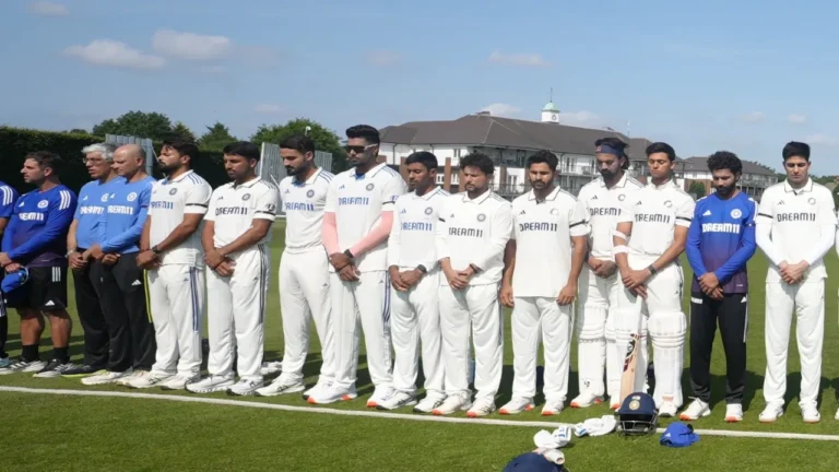 India-players-blackarmbands.webp.webp