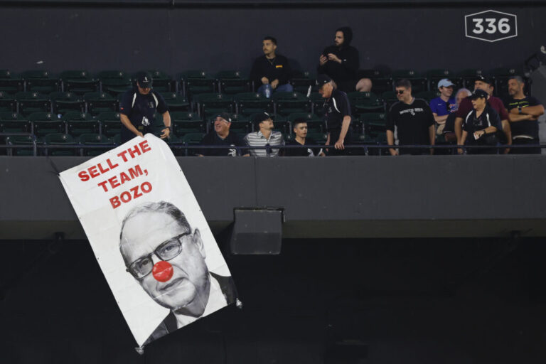 Jerry_Reinsdorf_White_Sox-1024x683.jpg