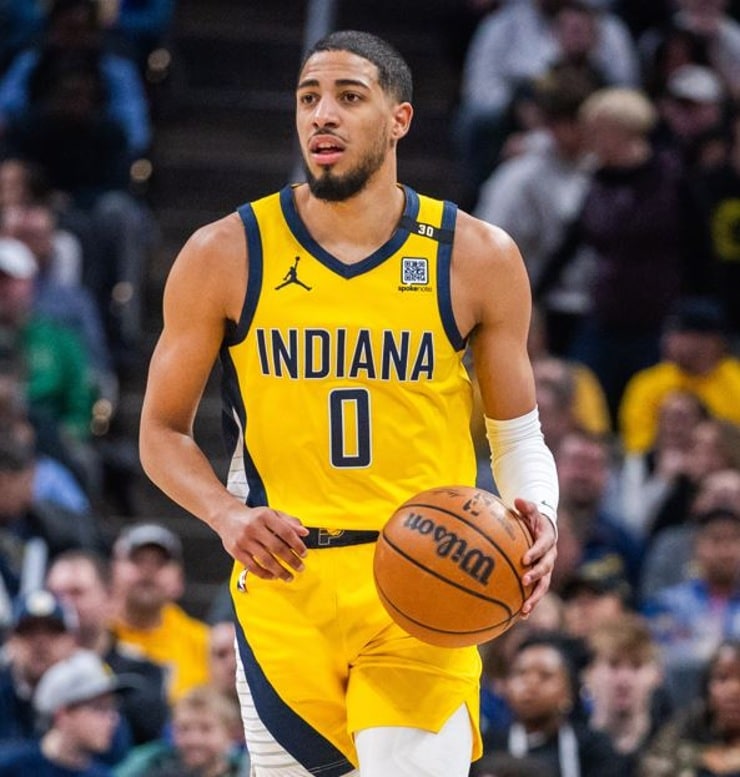 Pacers-Tyrese-Haliburton-on-pace-to-become-6th-NBA-player-to-average-12-assists-per-game.jpg