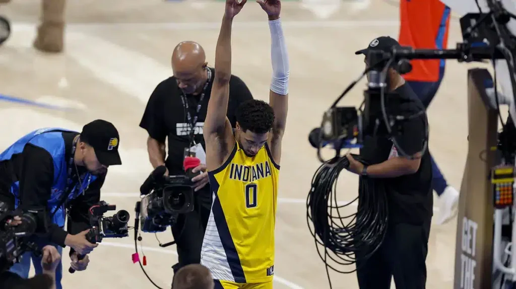 Pacers-guard-Tyrese-Haliburton-0-stretches.jpg.webp.webp