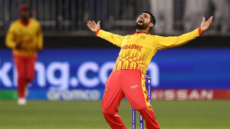 Sikandar-Raza-exults-after-dismissing-Shadab-Khan.png