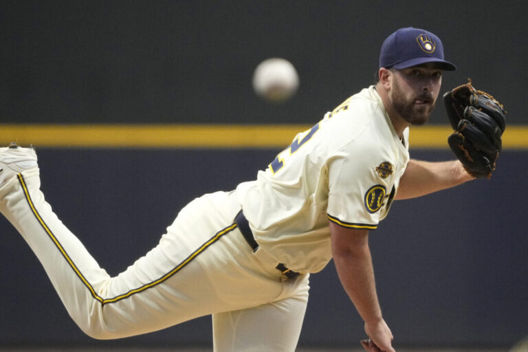 aaron-civale-brewers-milwaukee-1024x683.jpg