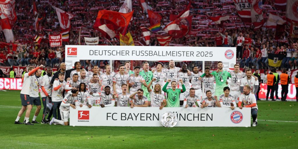 bayern-munich-players-pose-for-a-picture-after-winning-the-bundesliga.JPG