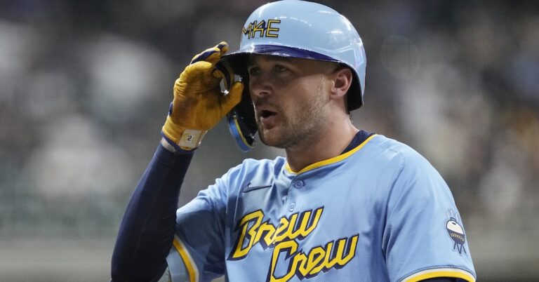 brice-turang-brewers-GB-hits-game.jpg
