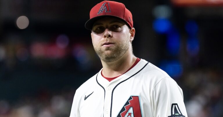 corbin-burnes-injury.jpg