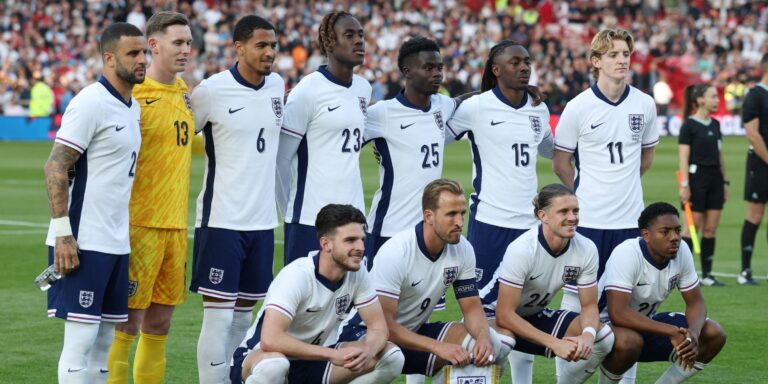 england-players-line-up.jpg