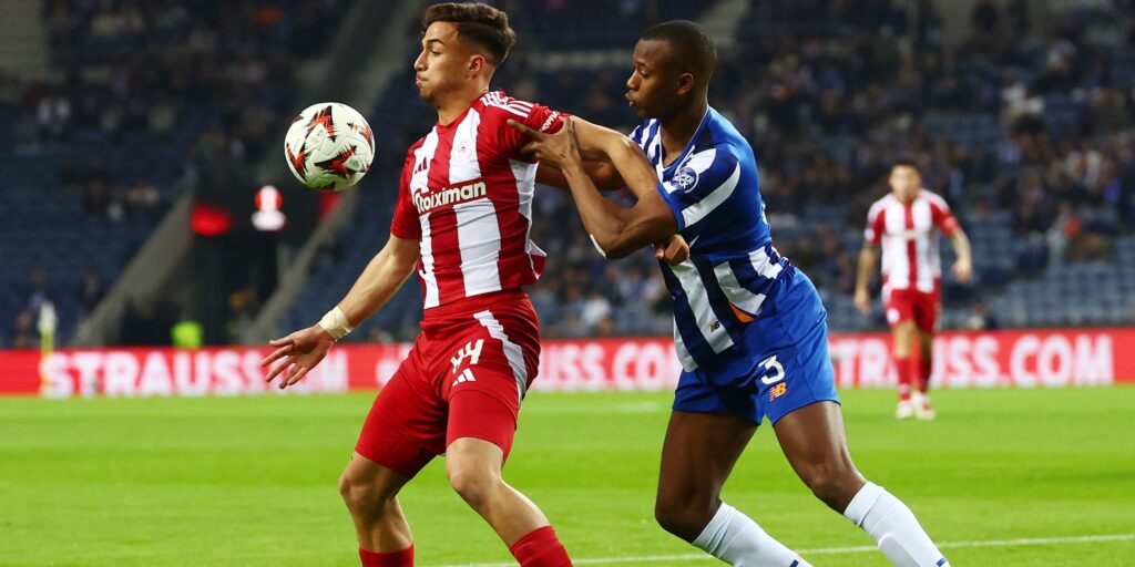 fc-porto-s-tiago-djalo-in-action-with-olympiacos-charalambos-kostoulas.JPG